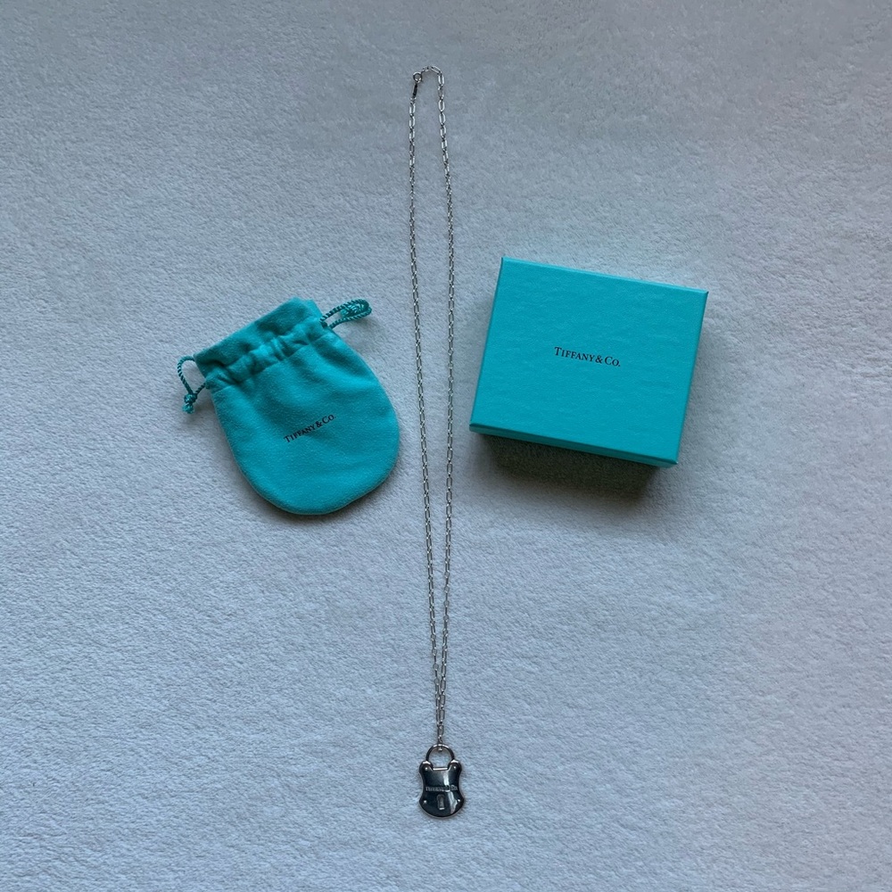 Tiffany Large Silver Lock Emblem & Tiffany Chain - Picture 6 of 6